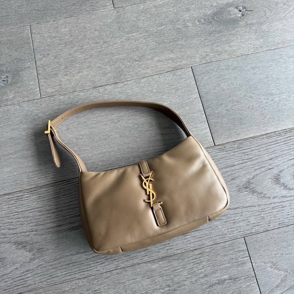Saint Laurent Le 5 à 7 Padded shoulder bag